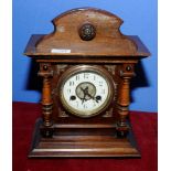 Edwardian mantel clock with stepped base and turned column supports to the case,