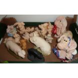 Box of assorted pig ornaments including David Corbridge 'Piggin'