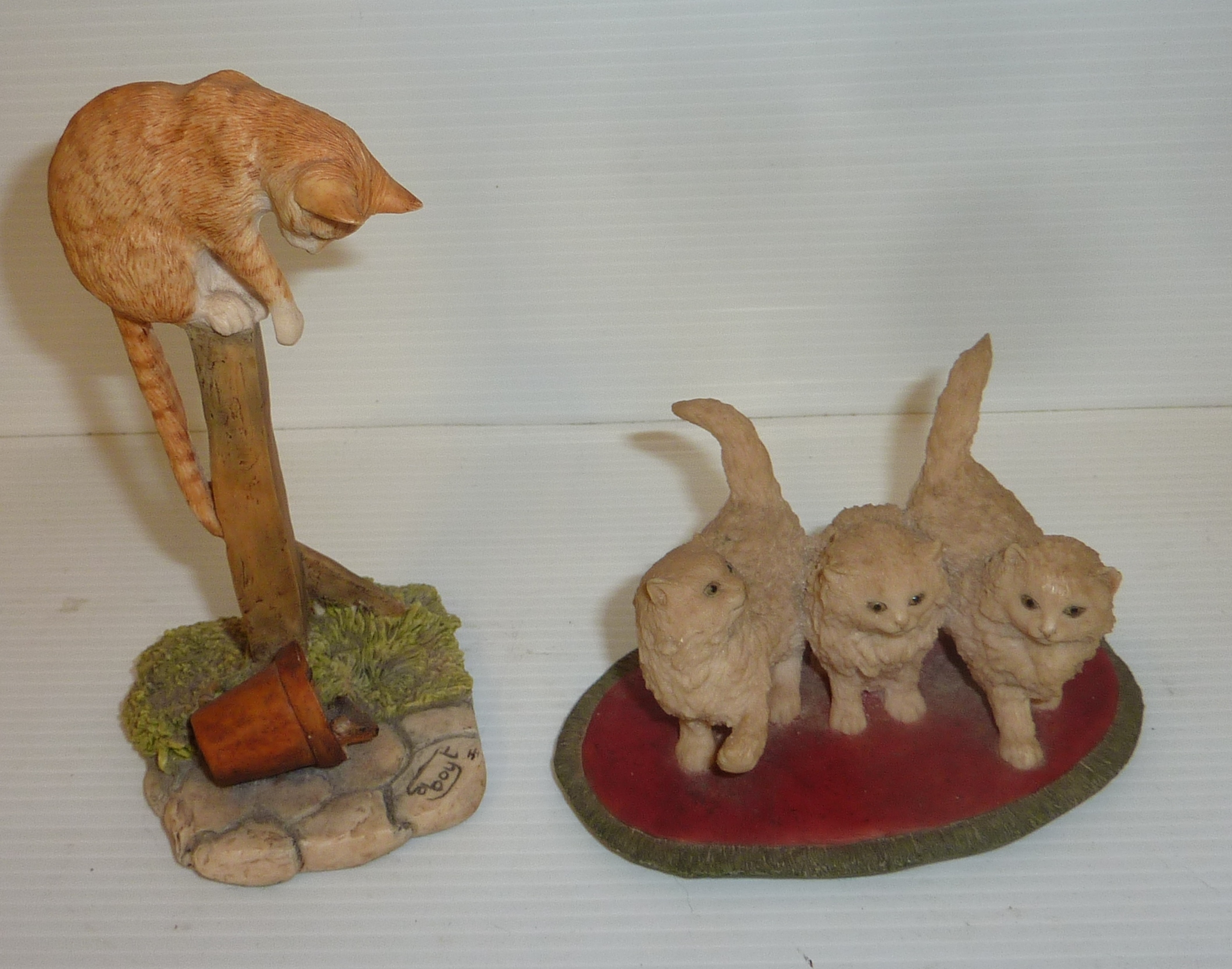 Two Border Fine Art figures three kittens 'Catkins' & cat on a post 'Pole Cat' by J Boyt