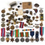 A bag containing assorted military medals, buttons, etc. (a lot) (see illustration).