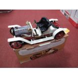 A Boxed Mamod Live Steam Roadster #SA1. This model is un-steamed, in very good condition, with