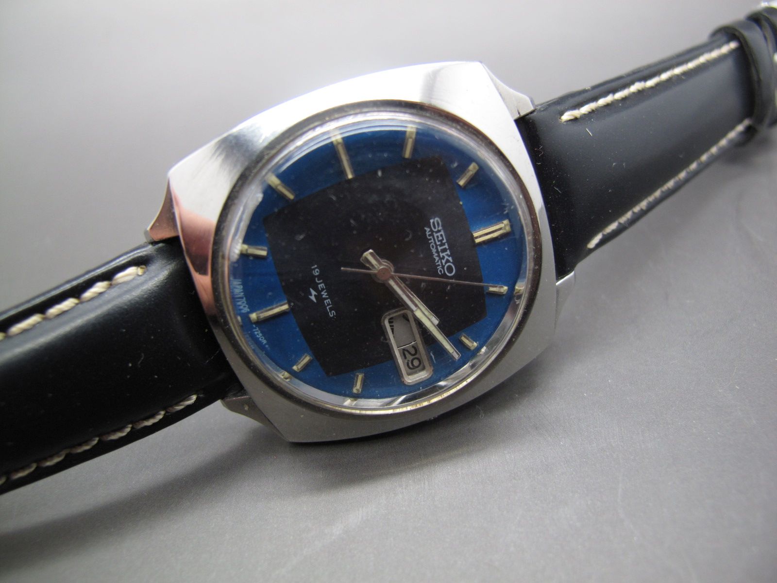 Seiko; A Gent's Automatic Wristwatch, the signed blue dial with day/ date aperture, on later strap.