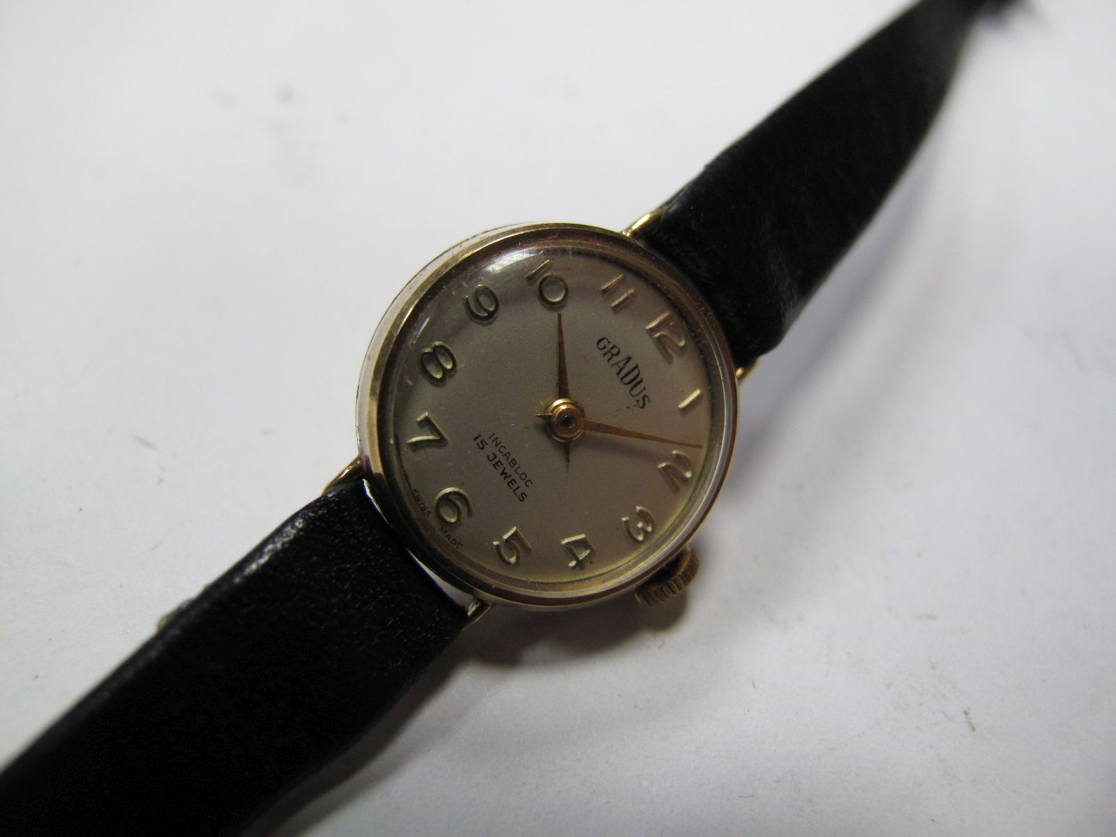 Gradus; A 9ct Gold Cased Lady's Wristwatch, the signed dial with Arabic numerals, within plain case,