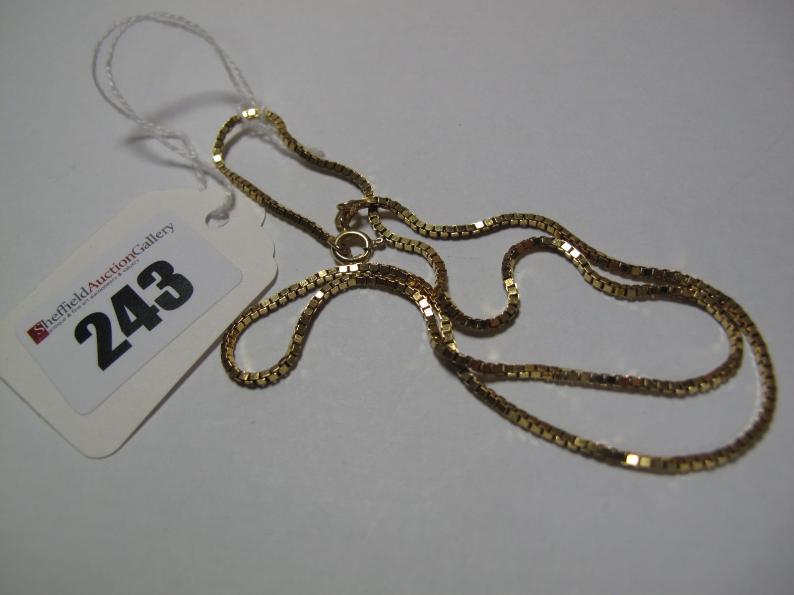 A Box Link Chain, of uniform design, stamped "375".