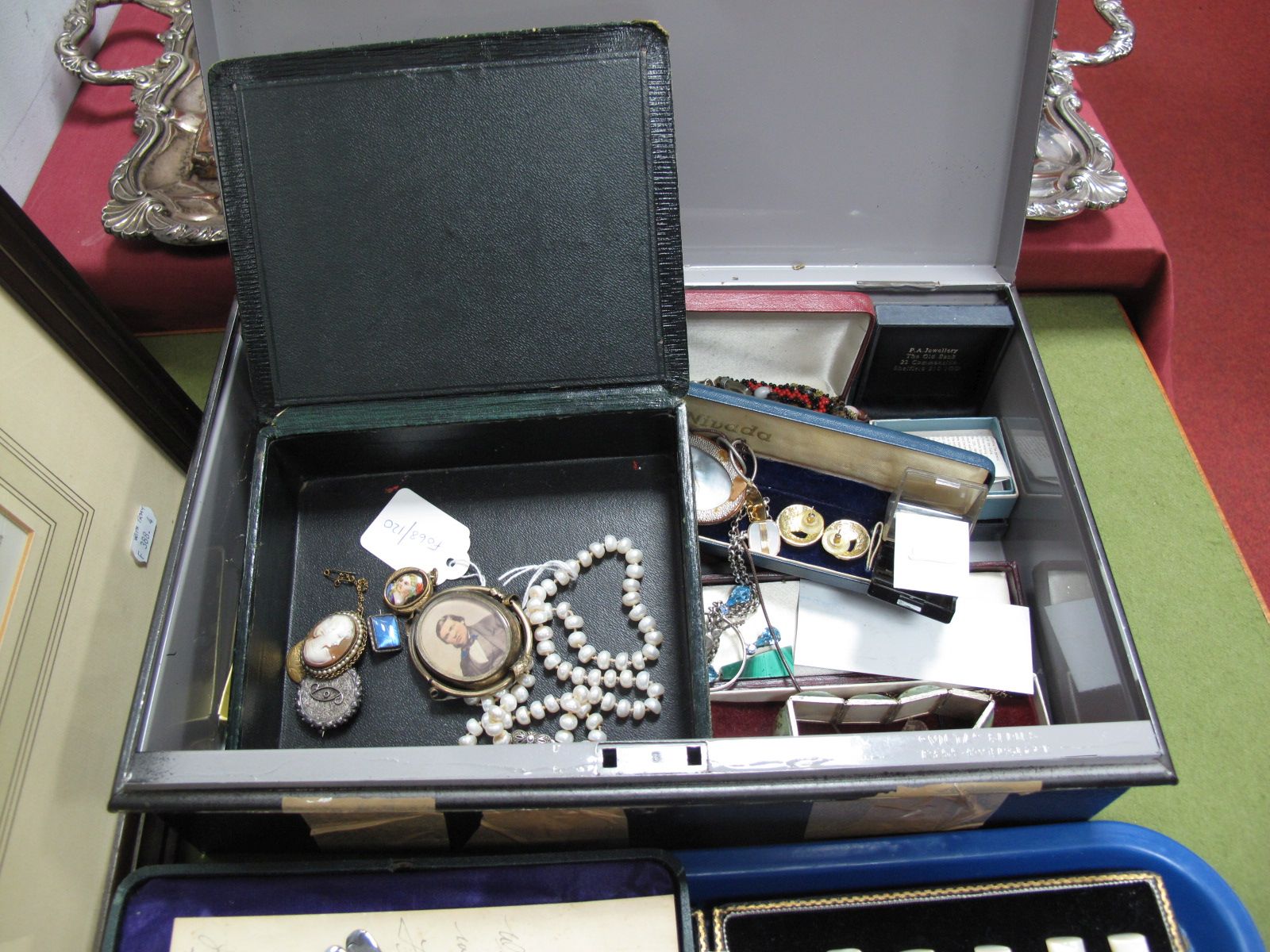 Assorted Costume Jewellery, including beads, fresh water pearl necklace, XIX Century and later