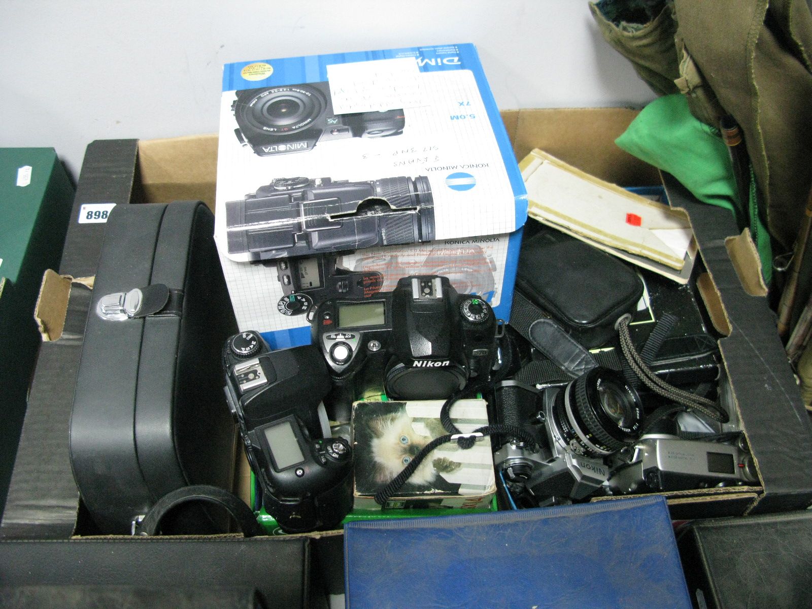 A Nikon f80, Nikon D70, a Minolta AS digital camera (boxed), further camera's, together with