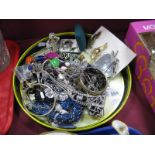 Costume Jewellery, brooches, earrings, necklaces etc:- One Tray