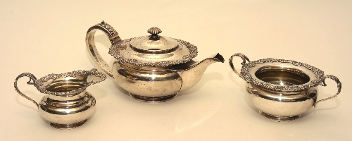 A George IV silver three piece tea service, with hallmarks for Edinburgh 1829,