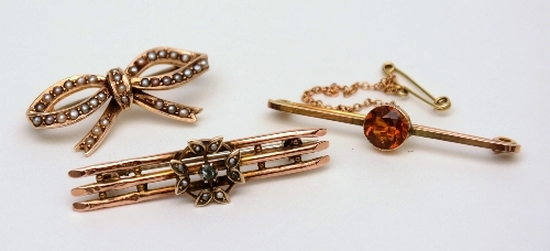 A 9ct gold and citrine bar brooch, stamped 9ct, 2.