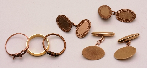 A pair of plain 9ct gold cufflinks, stamped 375 to underneath, 4.