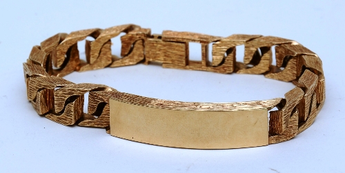 A chunky 9ct gold twist link ID bracelet, with plain ID plate to centre, 21cm long, 76.