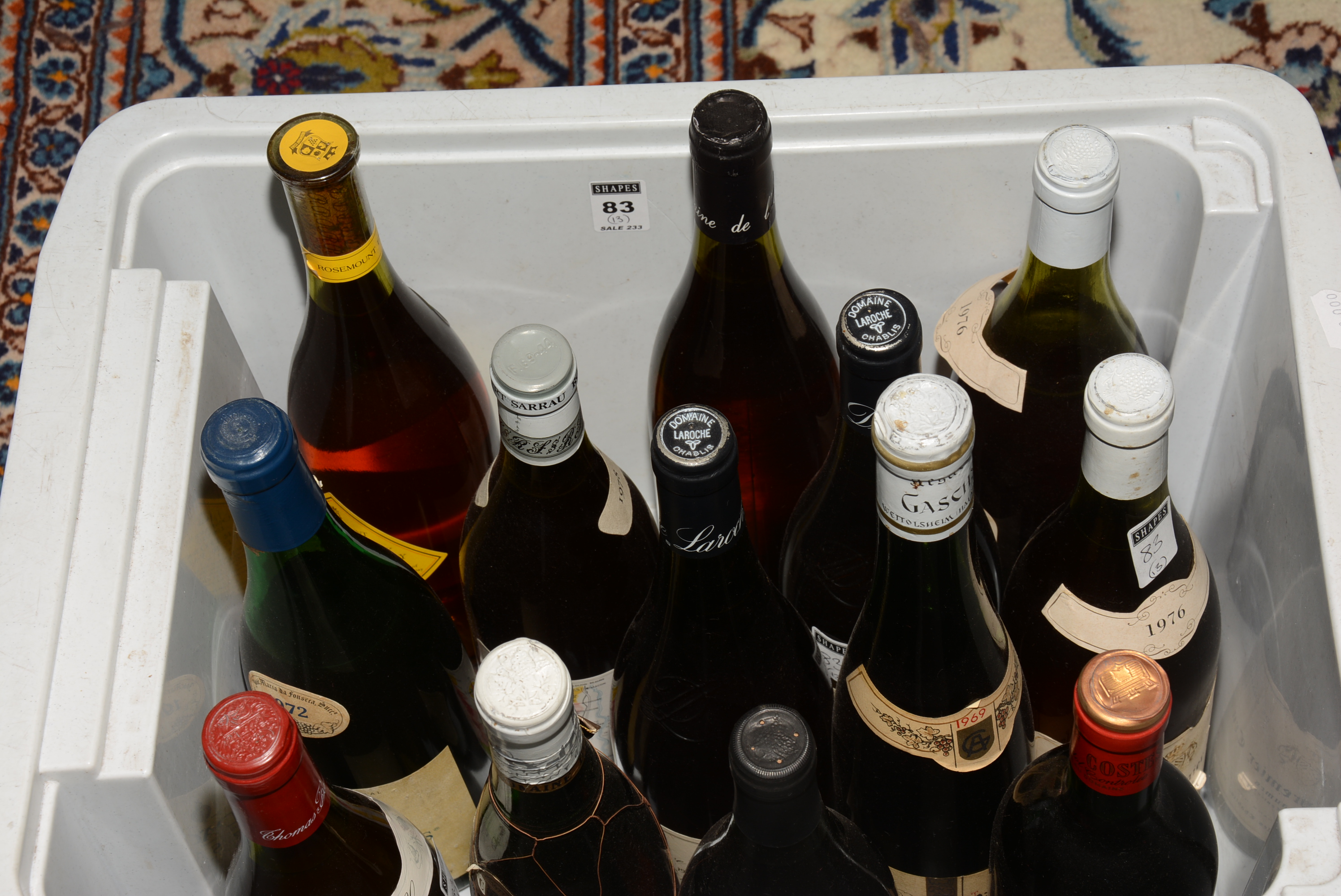 13 bottles of mixed vintage wine, to include 1993 Domaine Laroche CHablis Saint Martin,