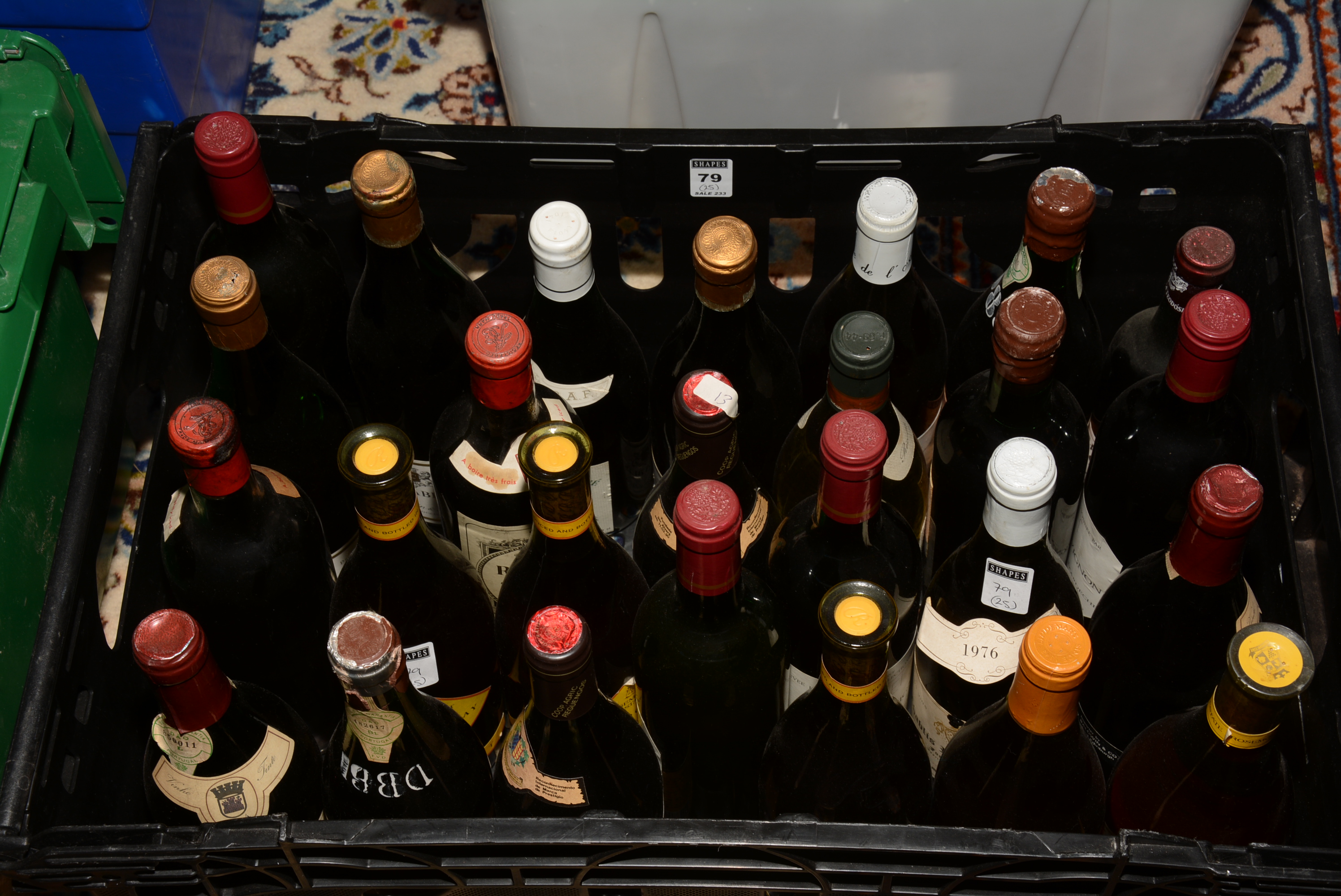 25 bottles of mixed vintage wine, to include 1976 Chablis Premier Cru Fourchaume's,