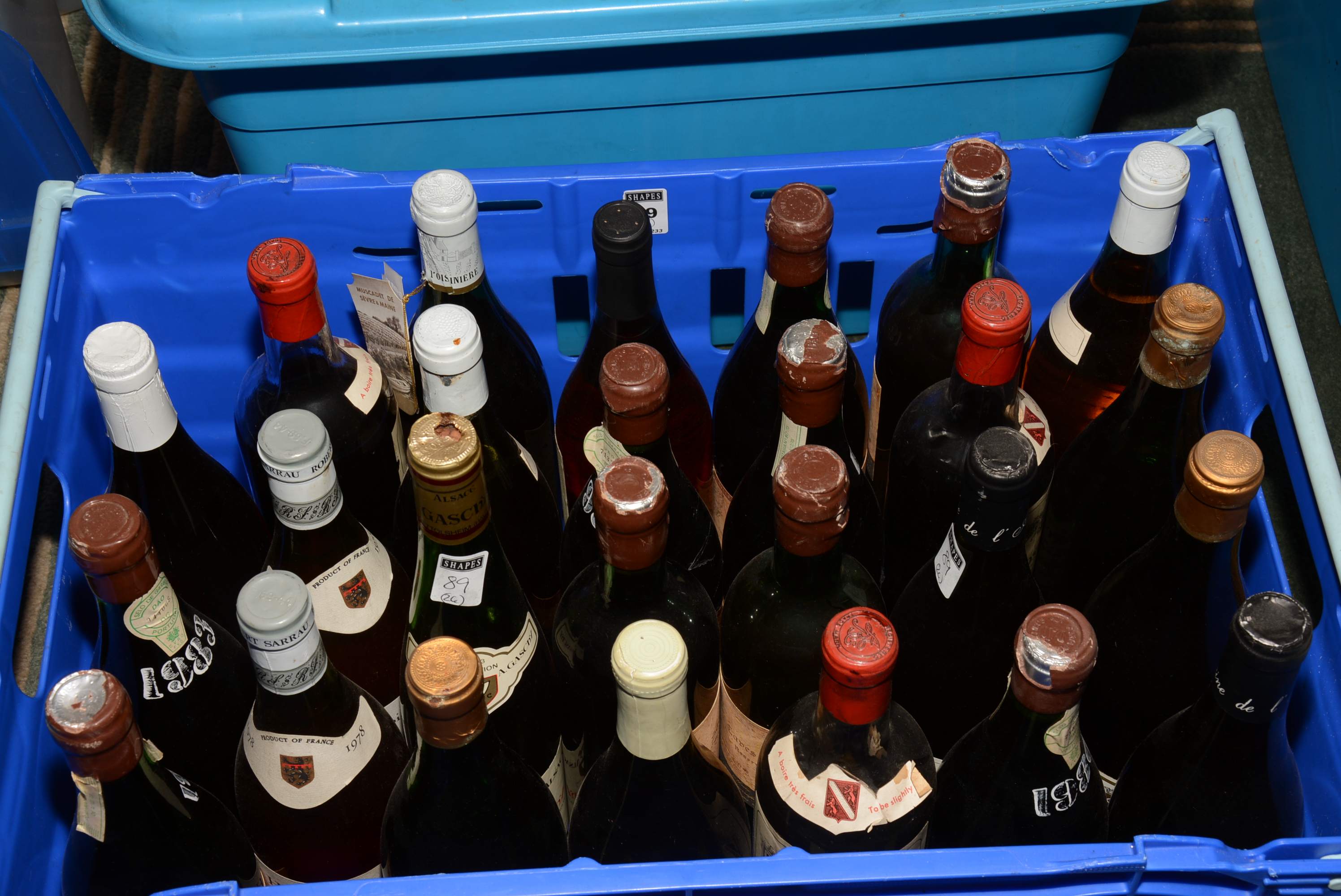 26 bottles of mixed vintage wine, to include 1978 Hospices de Beaujeu Brouilly,