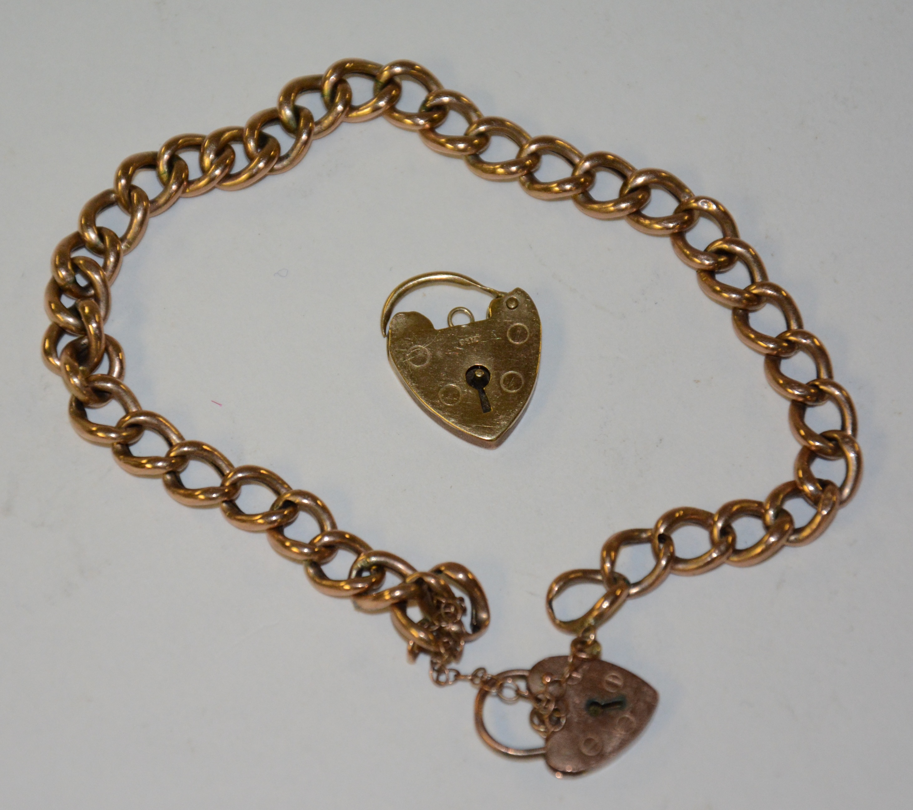 A 9ct gold twist link padlock bracelet, stamped 375 to padlock, 6.