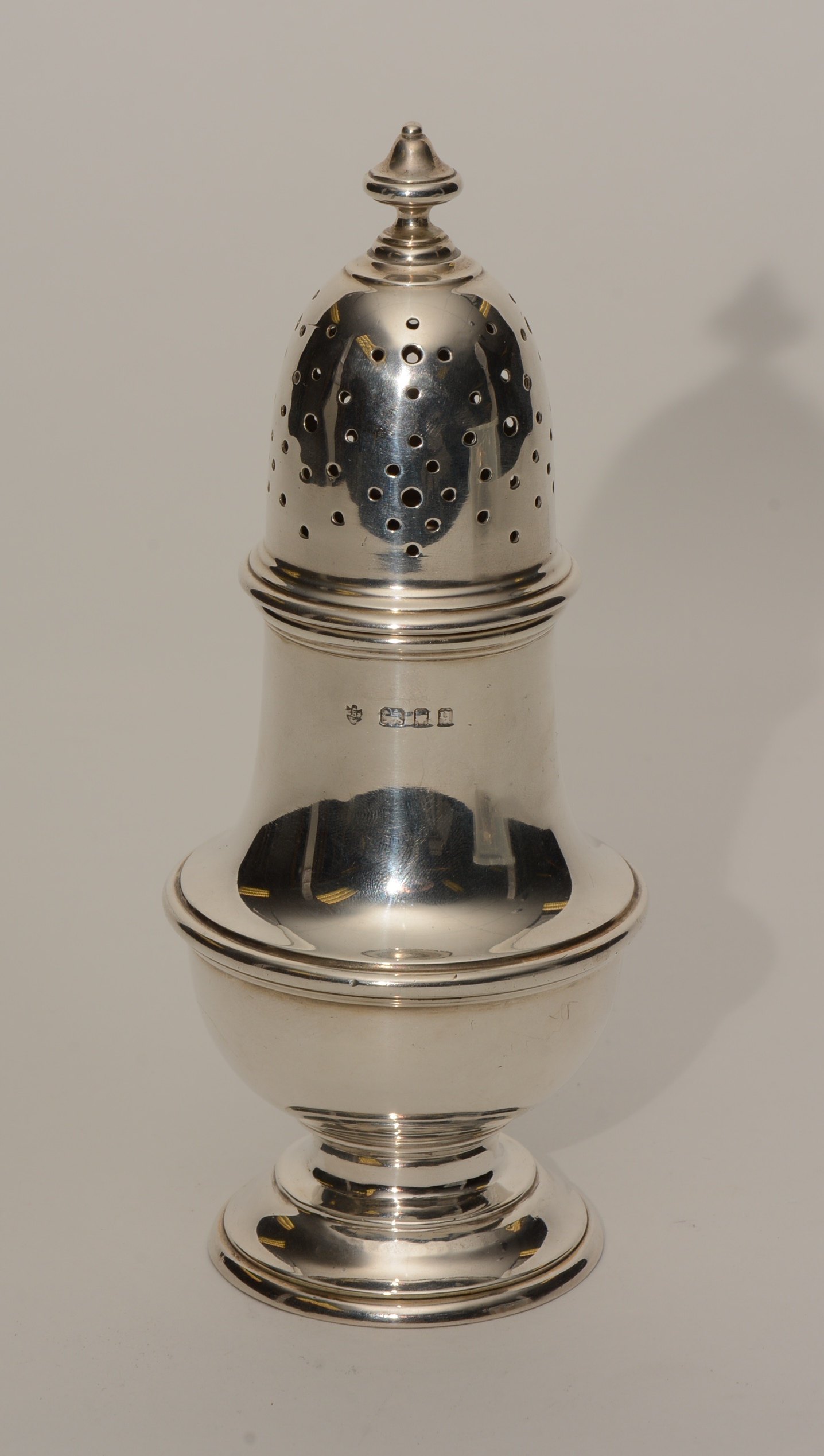 A silver sugar sifter, with hallmarks for Edward Barnard & Son Ltd, London 1931-1932,