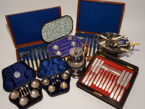 A mixed lot of plated wares and cutlery,