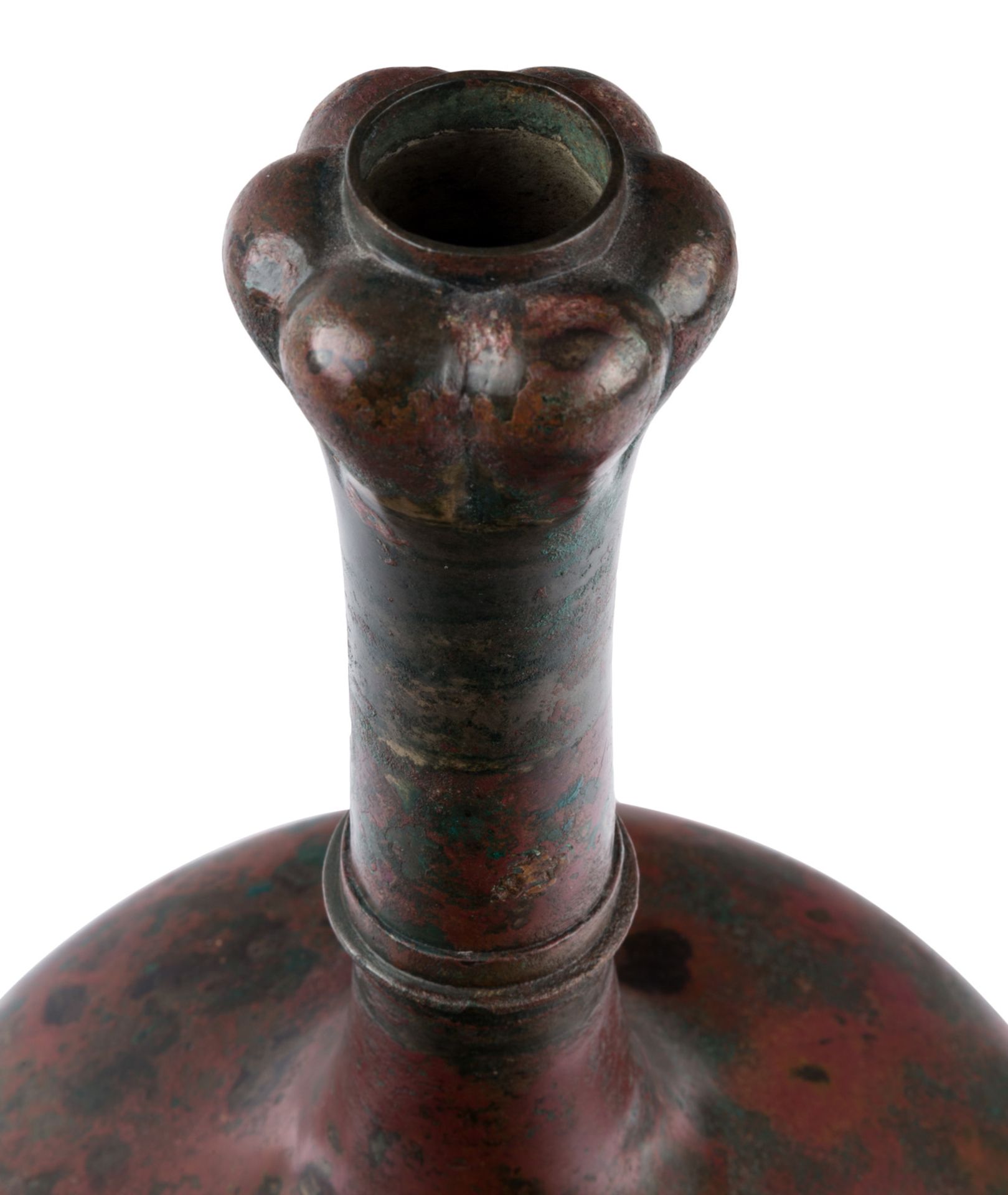 A CHINESE GARLIC-MOUTHED BRONZE VASE - Image 3 of 9