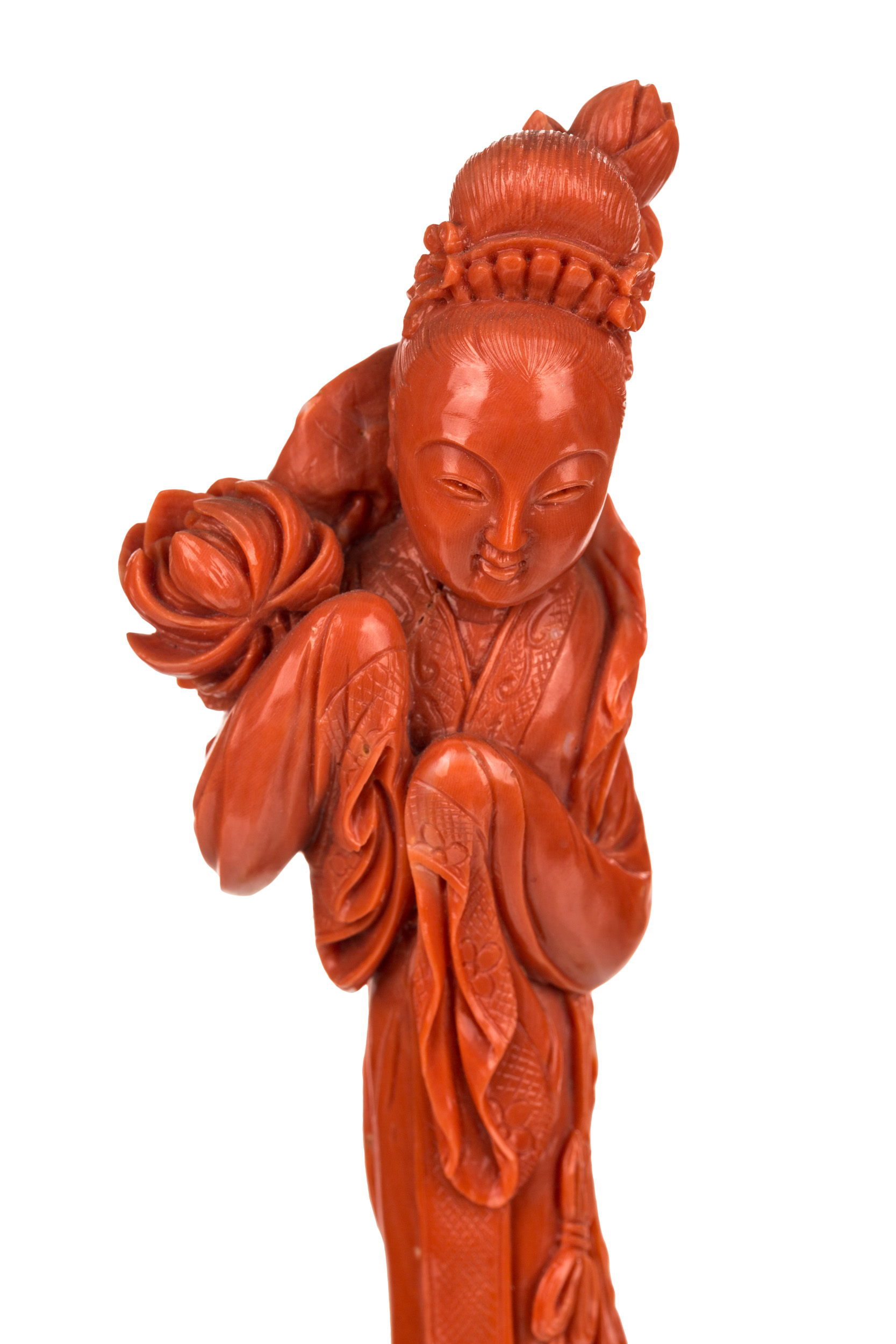 A CHINESE CARVED RED CORAL FIGURE OF A GUANYIN HOLDING A LOTUS - Image 2 of 3