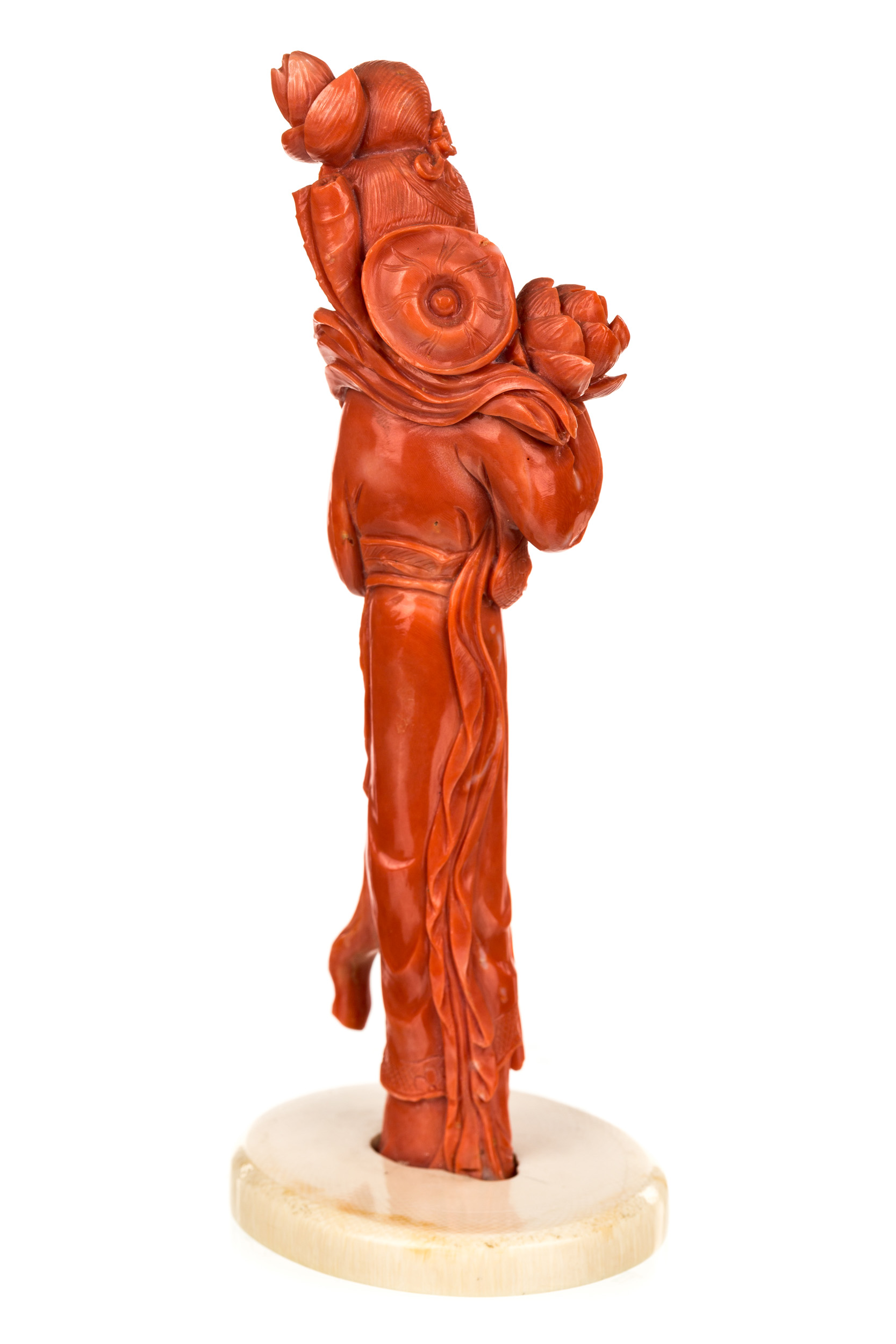 A CHINESE CARVED RED CORAL FIGURE OF A GUANYIN HOLDING A LOTUS - Image 3 of 3