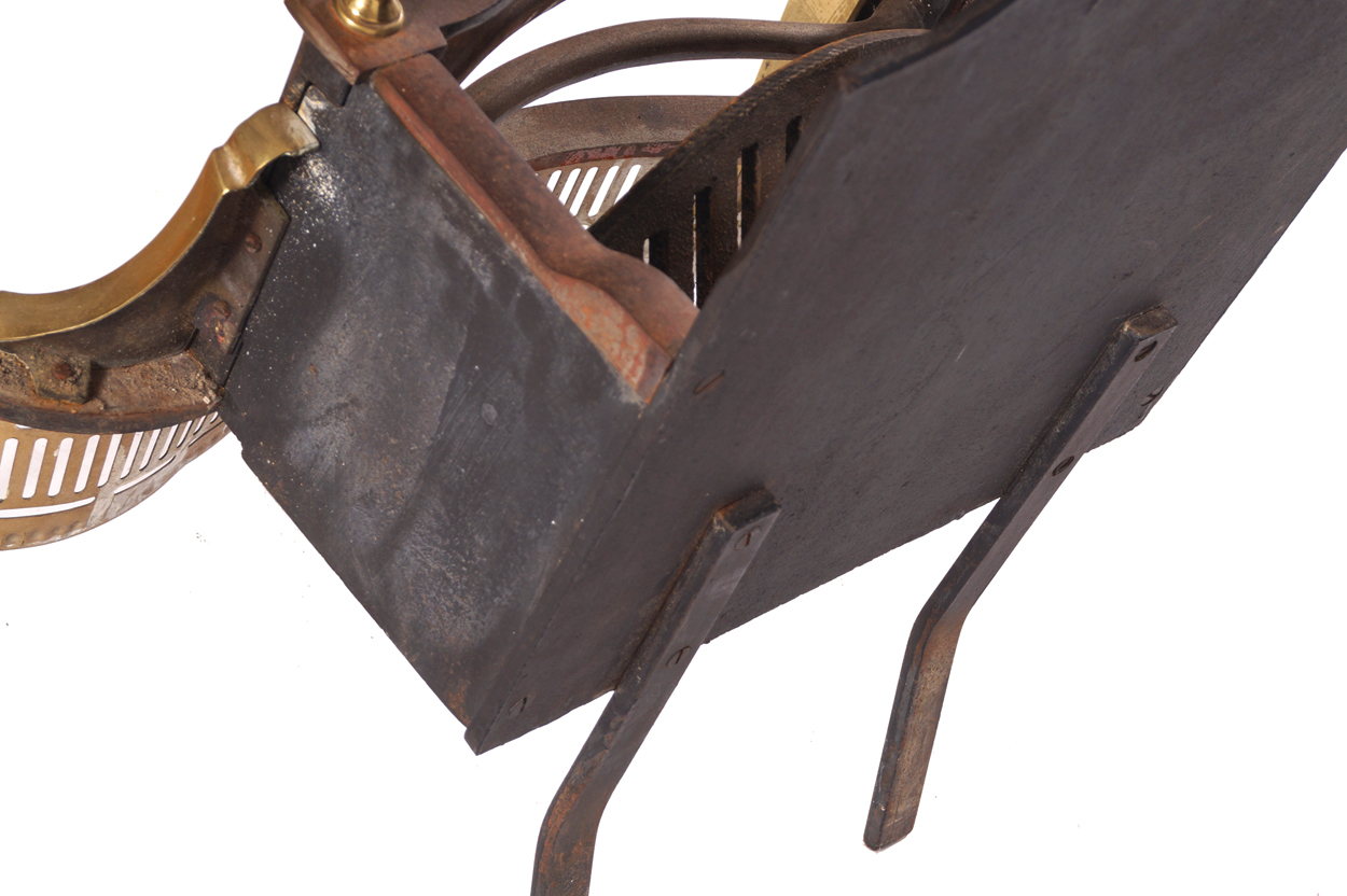 Nineteenth-century brass and polished steel fire basket with a serpentine front  63 cm. high; 63 cm. - Image 5 of 6