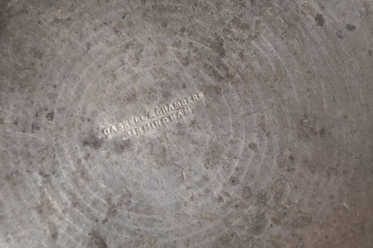 Group of five eighteenth-century Pewter tankards of various sizes  15 cm. high and - Image 8 of 9