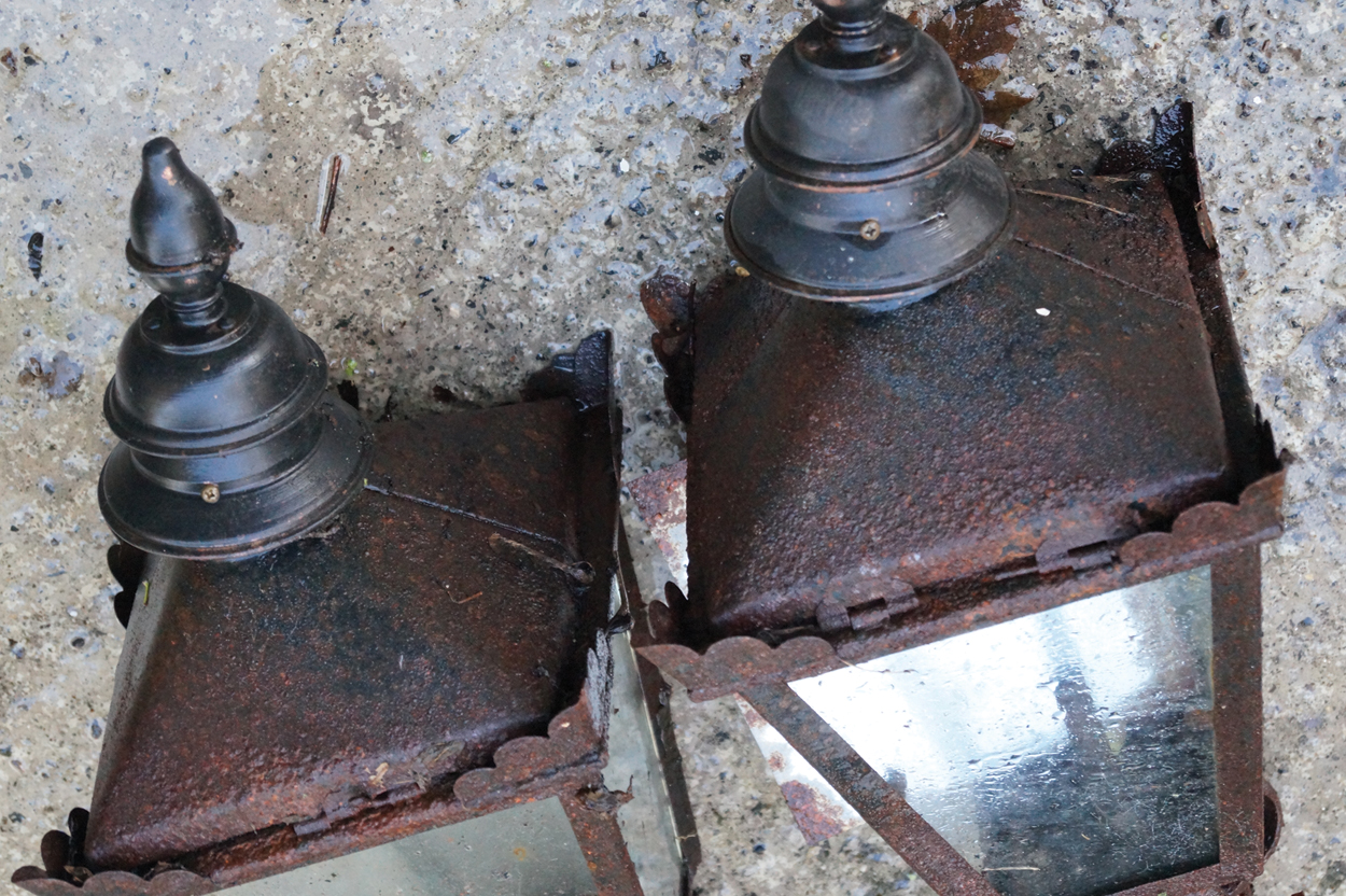 Pair glazed cast iron garden lights  Each 48 cm. highWorldwide shipping available. All queries - Image 4 of 6