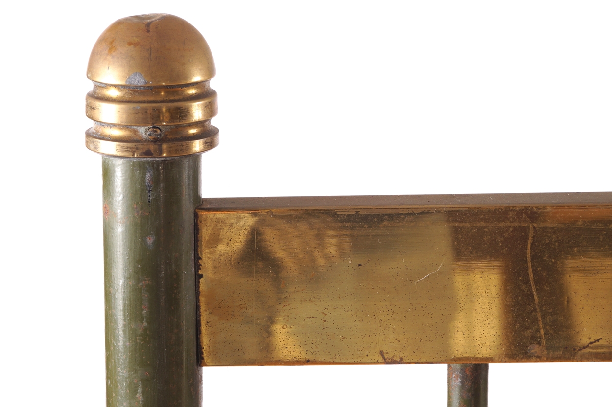 Victorian brass and green enamelled single bed  140 cm. high; 95 cm. wideWorldwide shipping - Image 5 of 7