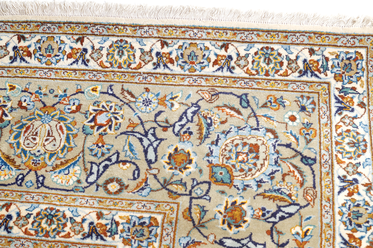 WEST PERSIAN KASHAN CARPET with all over field, two narrow ivory borders and a single larger - Image 4 of 8