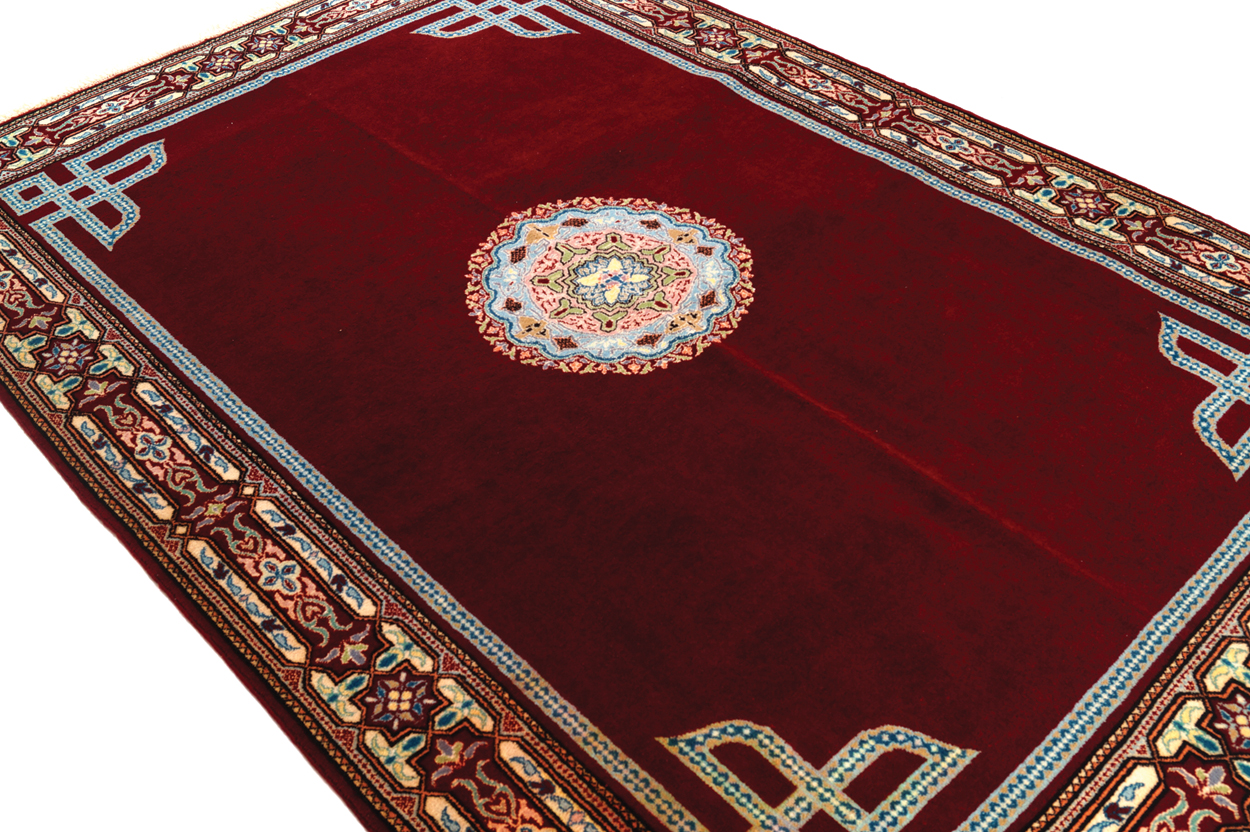 MOROCCAN BERBER CARPET, CIRCA 1940 on red ground with central medallion 196 x 296 cm. Worldwide - Image 5 of 6