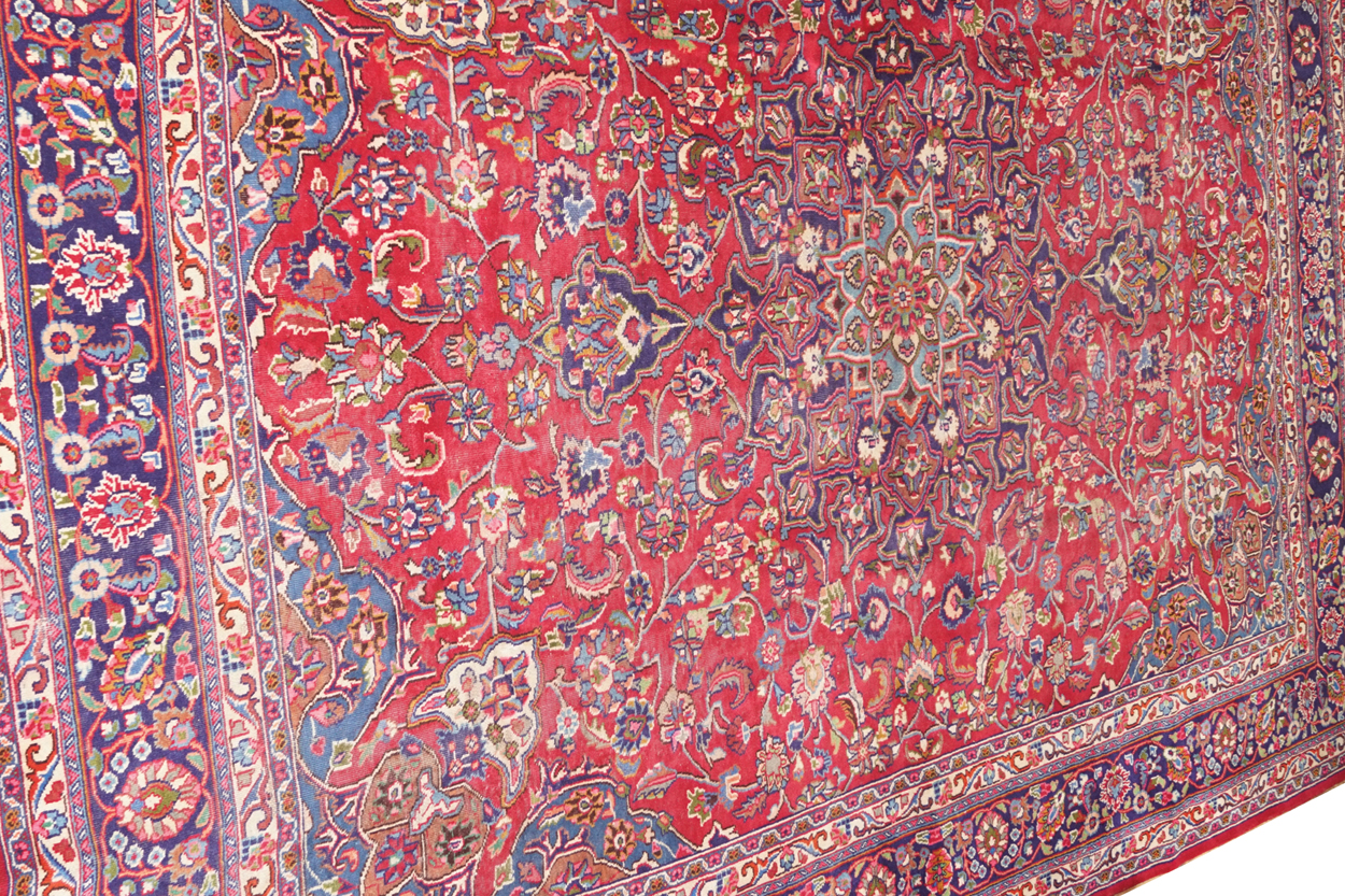 LARGE PERSIAN CARPET 385 x 292 cm. Worldwide shipping available. Contact shipping@sheppards.ie for