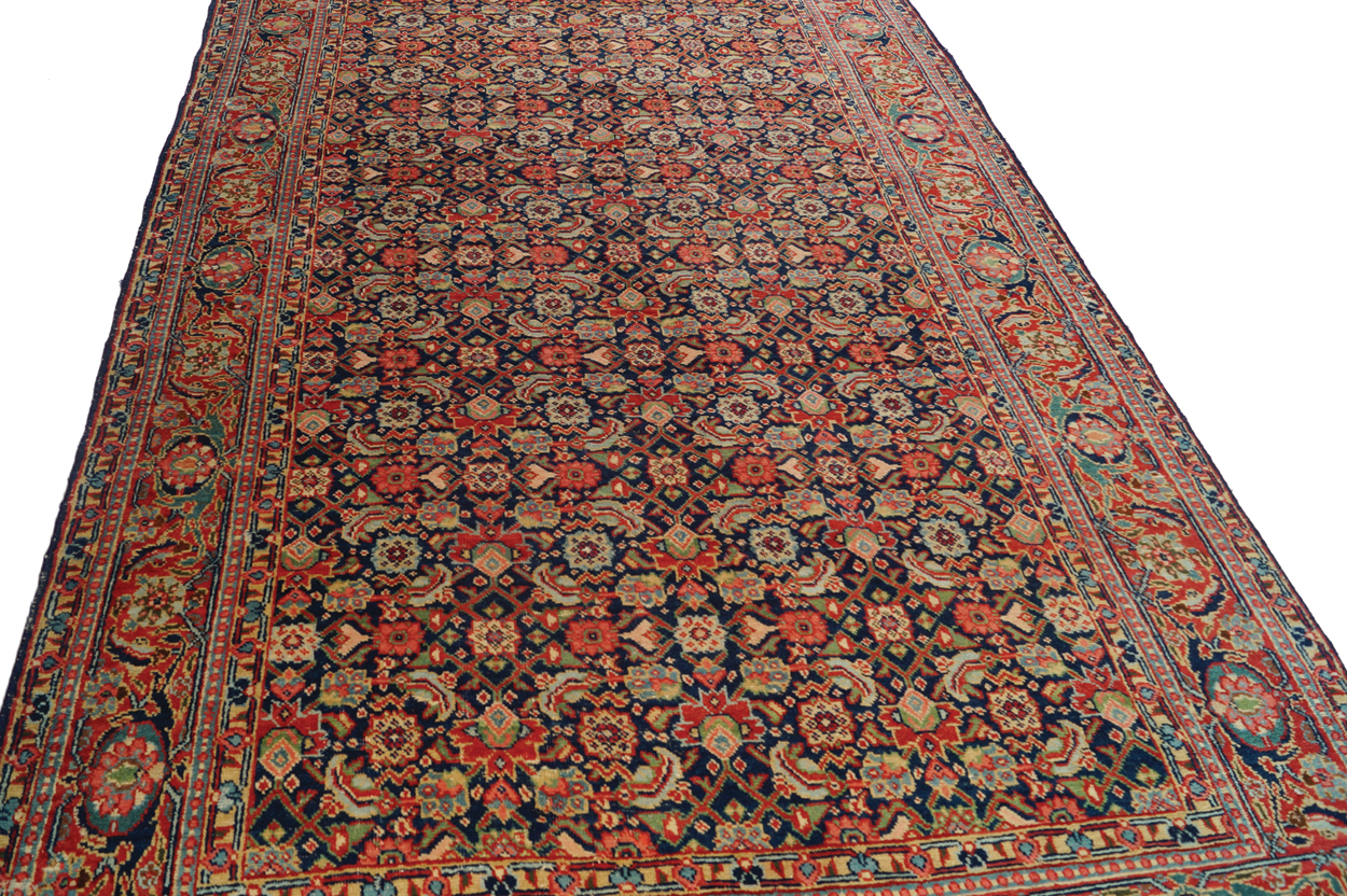 NORTHWEST PERSIAN FEREHAN CARPET, CIRCA 1910 with all over field 304 x 170 cm. Worldwide shipping - Image 6 of 7