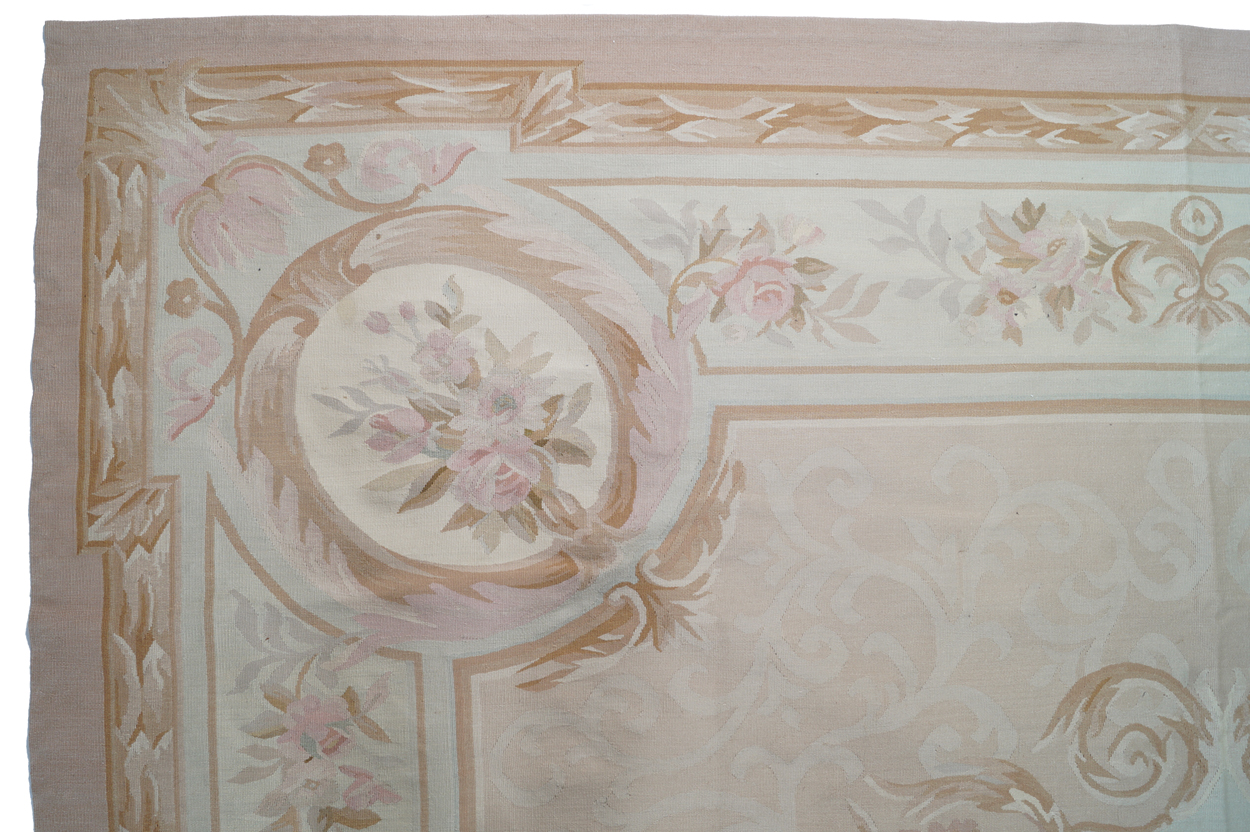 FRENCH AUBUSSON CARPET with ivory rosette medallion 355 x 276 cm. Worldwide shipping available. - Image 3 of 8