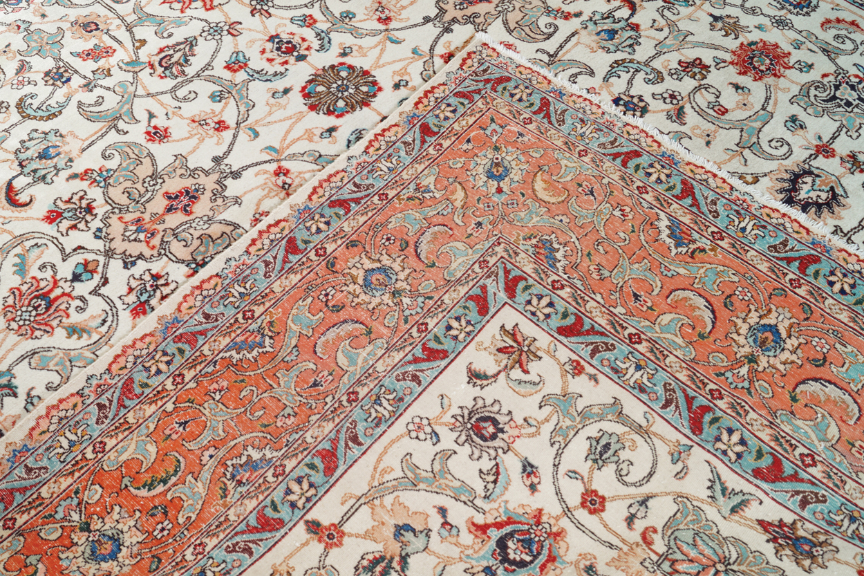 NORTHWEST PERSIAN TABRIZ CARPET, CIRCA 1920 on ivory ground with all over field and red border 284 x - Image 7 of 9