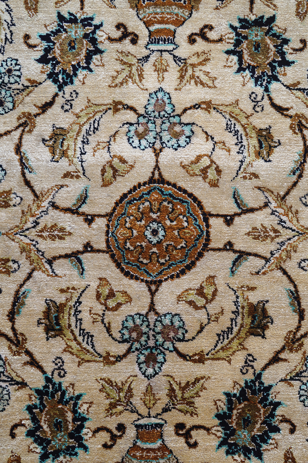 WEST PERSIAN KASHAN RUG on ivory ground with all over field 163 x 105 cm. Worldwide shipping - Image 5 of 6