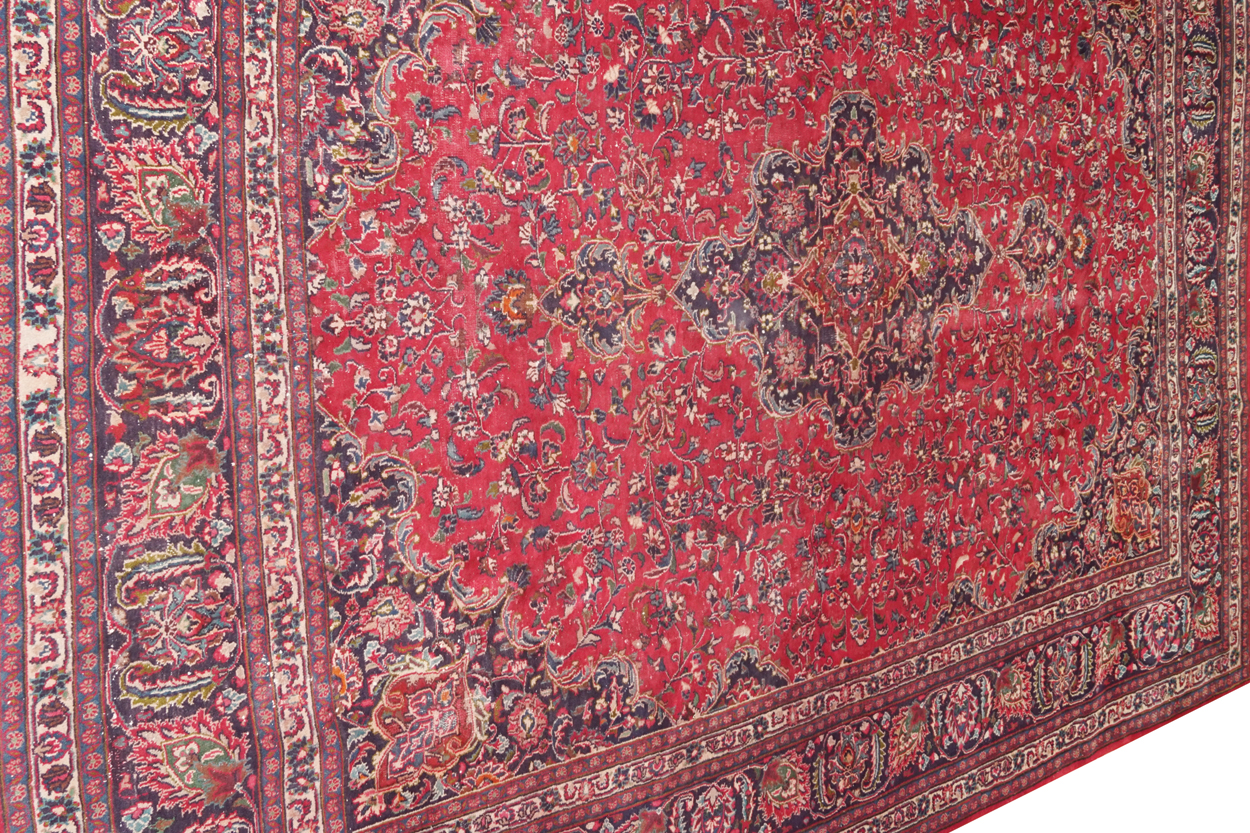 LARGE PERSIAN CARPET 383 x 295 cm. Worldwide shipping available. Contact shipping@sheppards.ie for