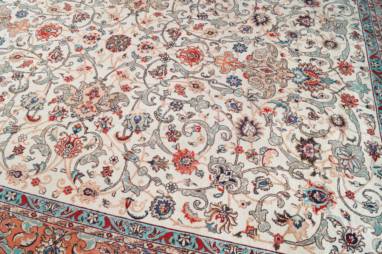 NORTHWEST PERSIAN TABRIZ CARPET, CIRCA 1920 on ivory ground with all over field and red border 284 x - Image 3 of 9