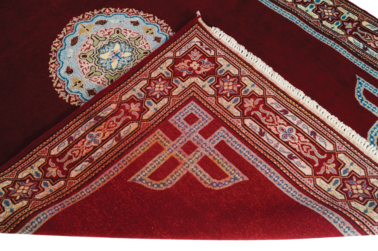 MOROCCAN BERBER CARPET, CIRCA 1940 on red ground with central medallion 196 x 296 cm. Worldwide - Image 6 of 6