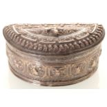 NINETEENTH-CENTURY KUTCH SILVER SNUFF BOX of elliptical form 4 cm. high; 9 cm. wide Worldwide