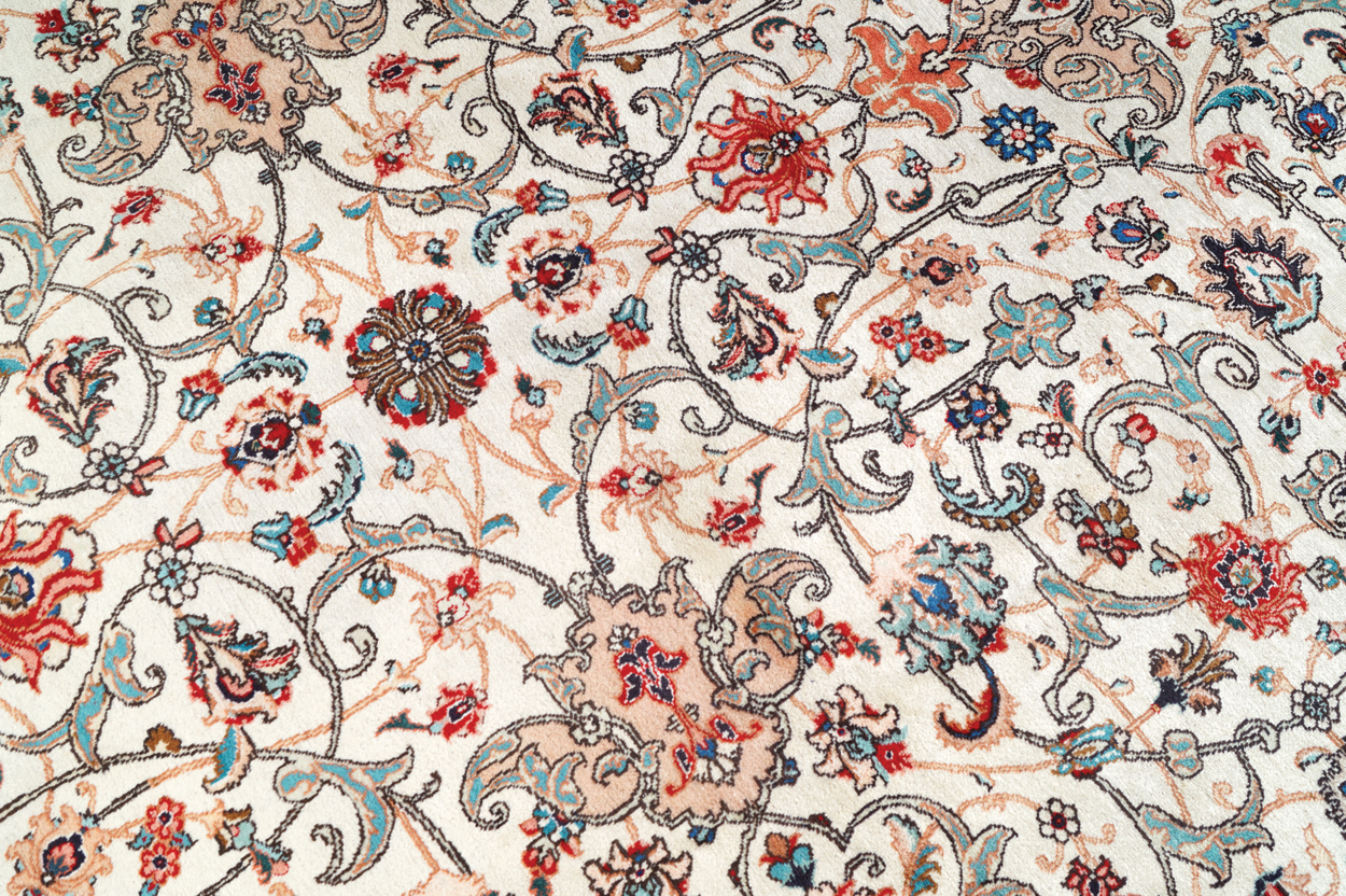 NORTHWEST PERSIAN TABRIZ CARPET, CIRCA 1920 on ivory ground with all over field and red border 284 x - Image 4 of 9