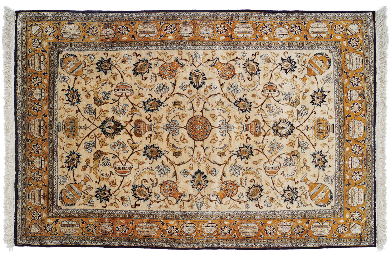 WEST PERSIAN KASHAN RUG on ivory ground with all over field 163 x 105 cm. Worldwide shipping