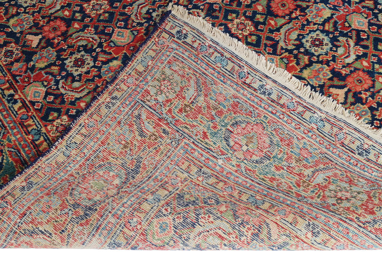 NORTHWEST PERSIAN FEREHAN CARPET, CIRCA 1910 with all over field 304 x 170 cm. Worldwide shipping - Image 7 of 7