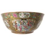 LARGE CHINESE QING PERIOD CANTONESE POLYCHROME BOWL with alternating ornithological and figural