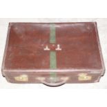 LEATHER TRAVELLING CASE Initialled T. Trench