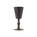 SEVENTEENTH-CENTURY TREEN DEMOUNTABLE TRAVELLING CUP 13 cm. high