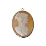 14 CT. GOLD CAMEO BROOCH 4 x 3 cm.