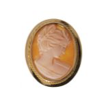 18 CT. GOLD CAMEO BROOCH 3.5 x 3 cm.