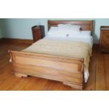 TWENTIETH-CENTURY MAHOGANY SLEIGH BED complete 160 cm. wide