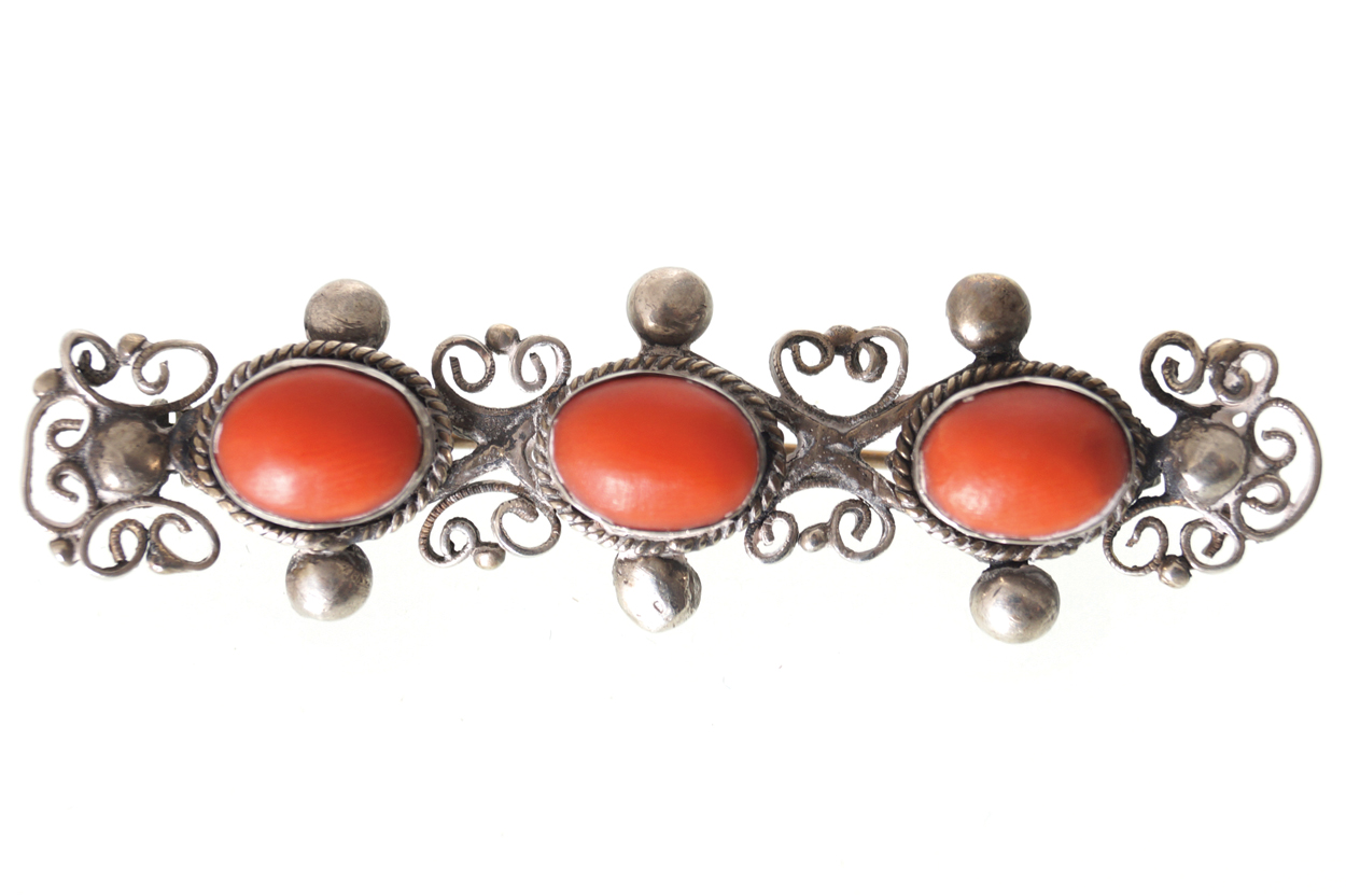 VINTAGE SILVER AND NATURAL CORAL BROOCH