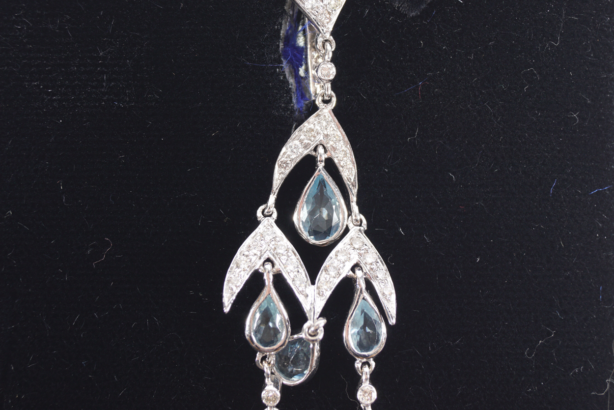 LONG PAIR OF WHITE GOLD EARRINGS set with pear shaped aquamarines and round brilliant cut diamonds - Bild 3 aus 3